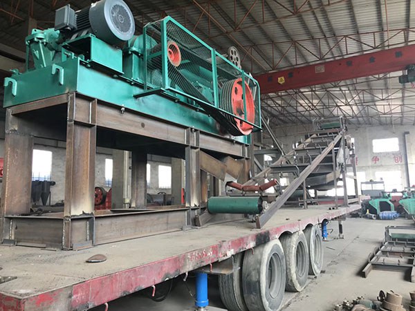 自動移動破碎機圖紙